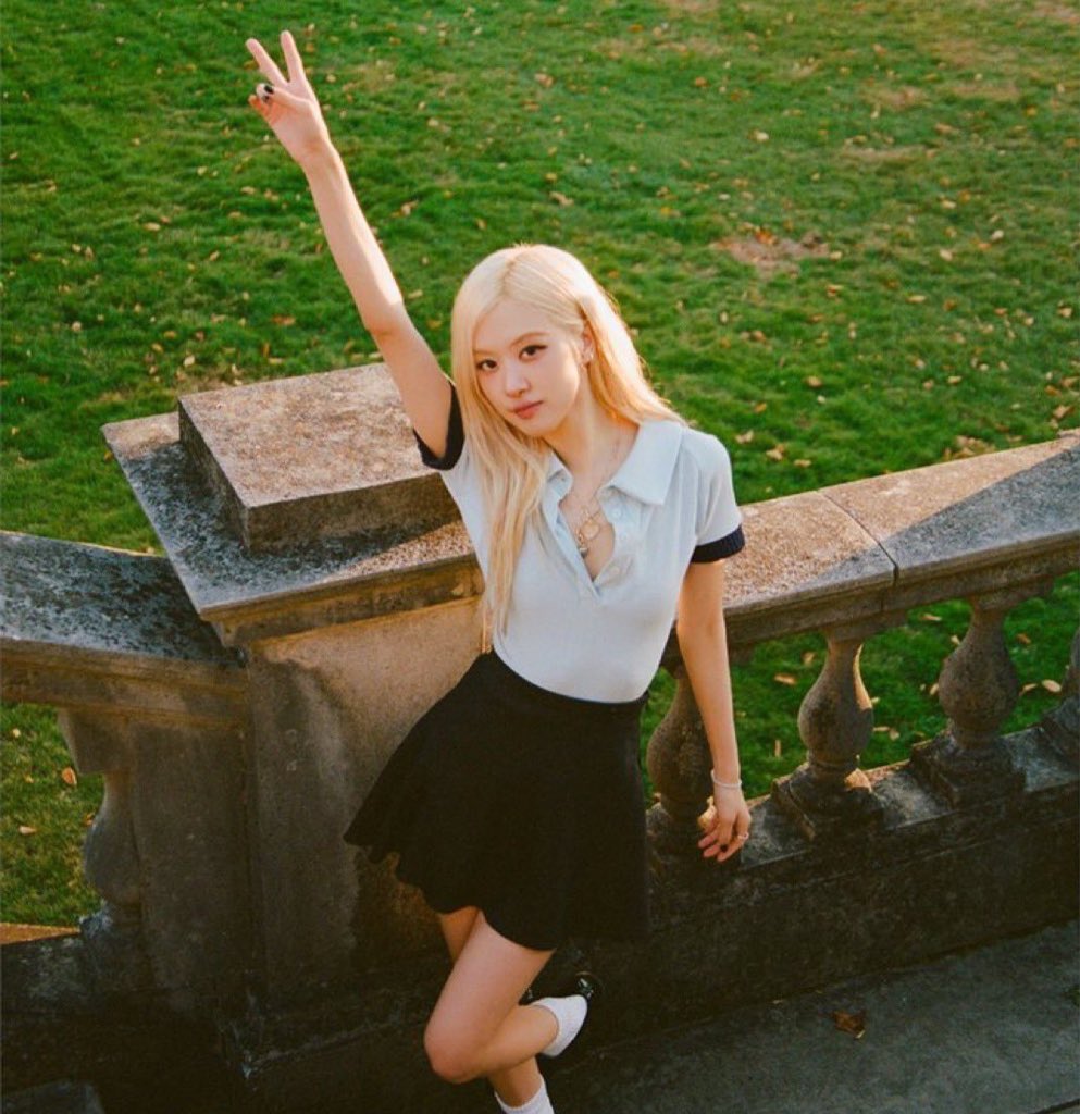 charts_rose's tweet photo. ROSÉ’s “toxic till the end” (46 days) is now the 4th longest-charting song by a K-pop soloist on Apple Music Global Chart, surpassing Jungkook ft. Jack Harlow “3D” (45 days). https://t.co/9tPJbNJG8D