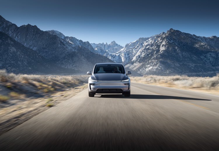 EstherRebers's tweet photo. Breaking: 
Tesla introduces the new model Y.
It can now be ordered in Europe.
Nearly five years ago, the first Model Ys were delivered to their owners; the beginning of a global success story. Today Tesla introduces the new Model Y.
The interior and exterior of the new Model Y have been completely redesigned to maximize efficiency, comfort, connectivity and safety.
A detailed thread: