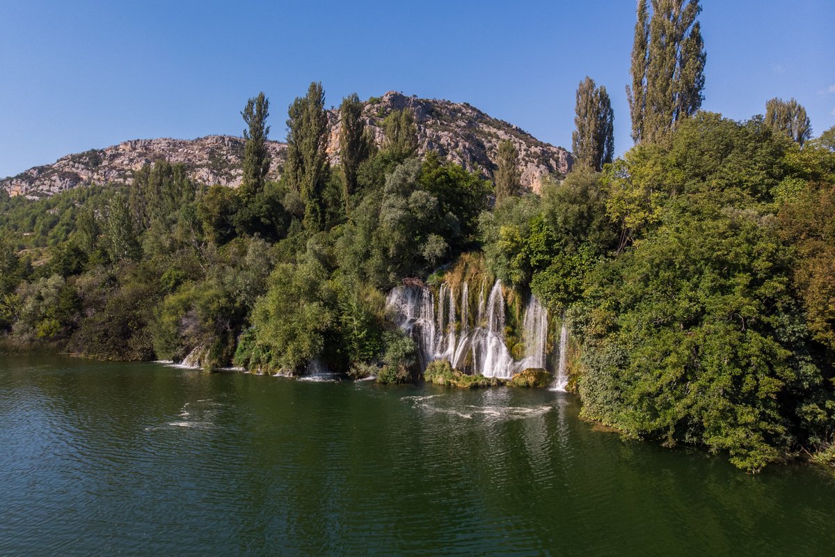 NPKrka's tweet photo. Danas slavimo 40 godina #NPKrka - prirodnog bisera Hrvatske ✨🎉
Očaravajući slapovi, bogata bioraznolikost i suživot čovjeka i prirode, sve to je #NPKrka.
Sretan rođendan! 🎈🎂 https://t.co/8i67waSCHM