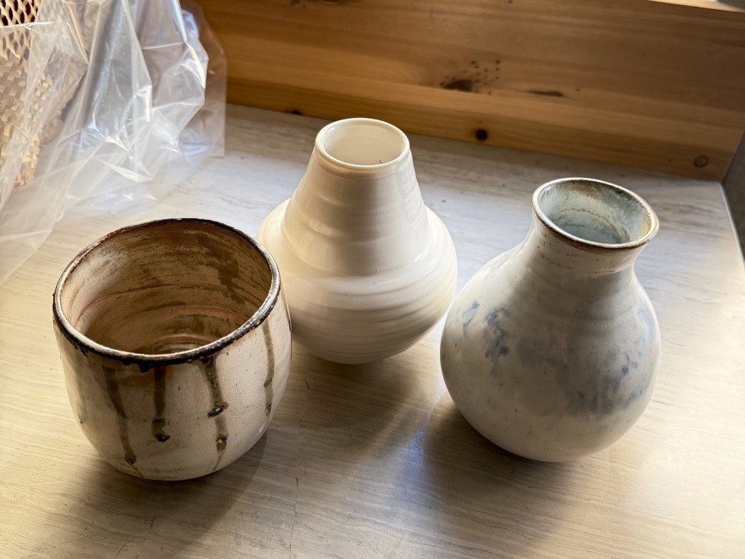 namchanhyung's tweet image. OMG HYUNJIN STARTED DOING POTTERY/CERAMIC ?!? it's so him and it's so pretty omg 🥹😭