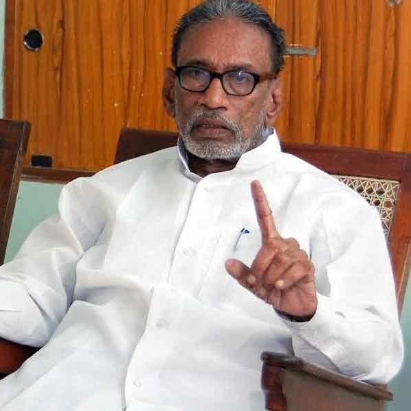 sunnewstamil's tweet image. பெரியார் – பிரபாகரனை கொச்சைப்படுத்தும் போக்கை நிறுத்துக! உலகத் தமிழர்கள் மன்னிக்கமாட்டார்கள்!

உலகத் தமிழர் பேரமைப்பின் தலைவர் பழ.நெடுமாறன் அறிக்கை.

&quot;உலகத் தமிழர்களின் இருபெரும் ஆளுமைகளான பெரியாரையும், பிரபாகரனையும் ஒருவருக்கெதிராக மற்றொருவரையும் நிறுத்த செய்யப்படும் முயற்சி…