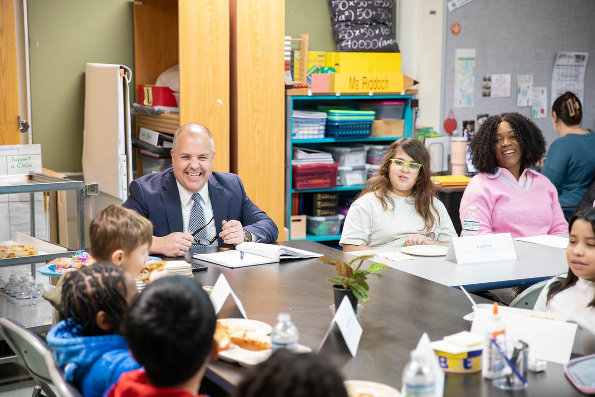 SweetHomeCSD's tweet photo. This year, our Superintendent Student Advisory Council meetings continue to be a place for insightful conversations with students of all ages. All topics are on the table, but the focus this year has been our upcoming capital project.  #WeAreSweetHome #SPGoal1 @MikeGinestre https://t.co/CoW5uBreEv