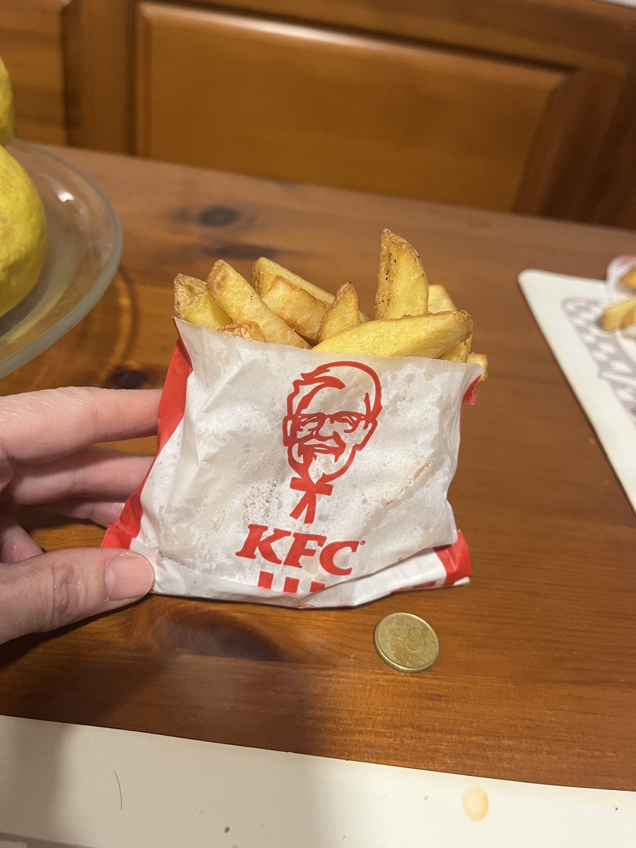 Este tamaño son Medianas? <a href="/KFC_ES/">KFC</a>  2,99 €
Pues las pequeña como serán?
Si, son Brutales, pero brutalmente enano el tamaño de las medianas.