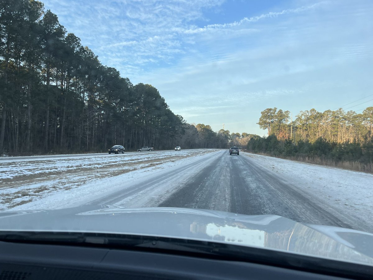 Left my house 1 hour ago. 4th car I’ve seen spin out. #ditch life