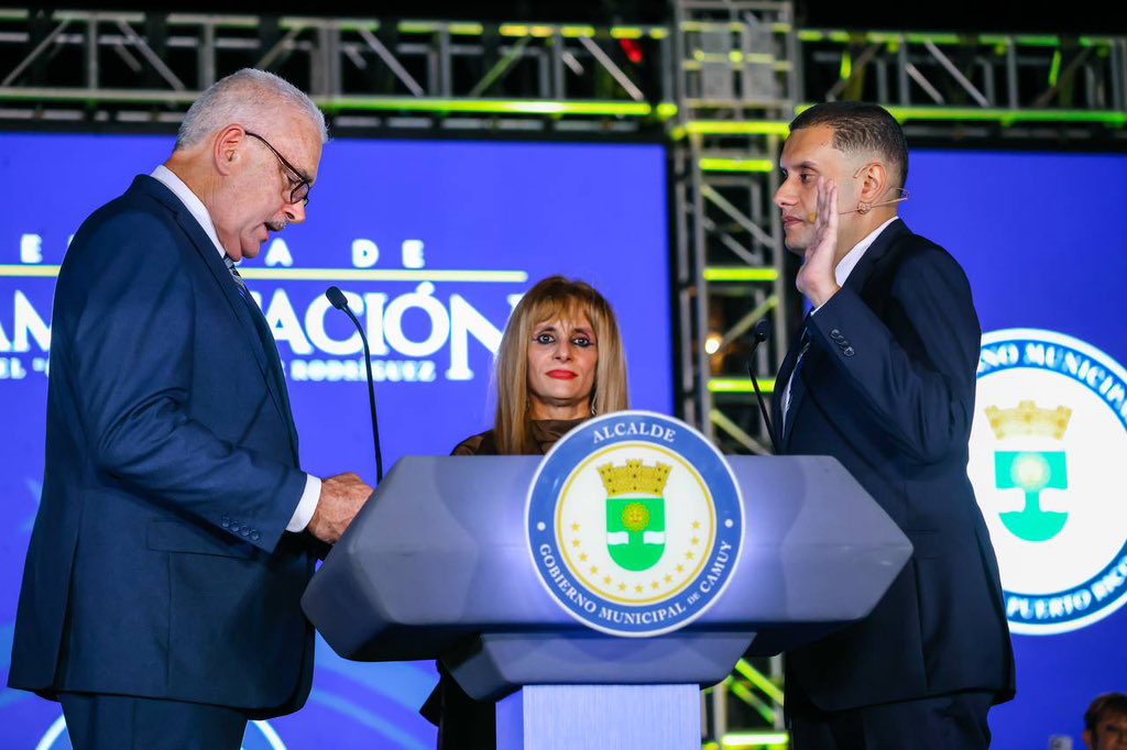 trschatz51's tweet photo. Anoche en Camuy juramenté como alcalde a mi gran amigo, Gaby Hernández .

En la Ciudad Romántica se ve el progreso y la obra, éxito en este nuevo término. https://t.co/LJFDkwhxk2