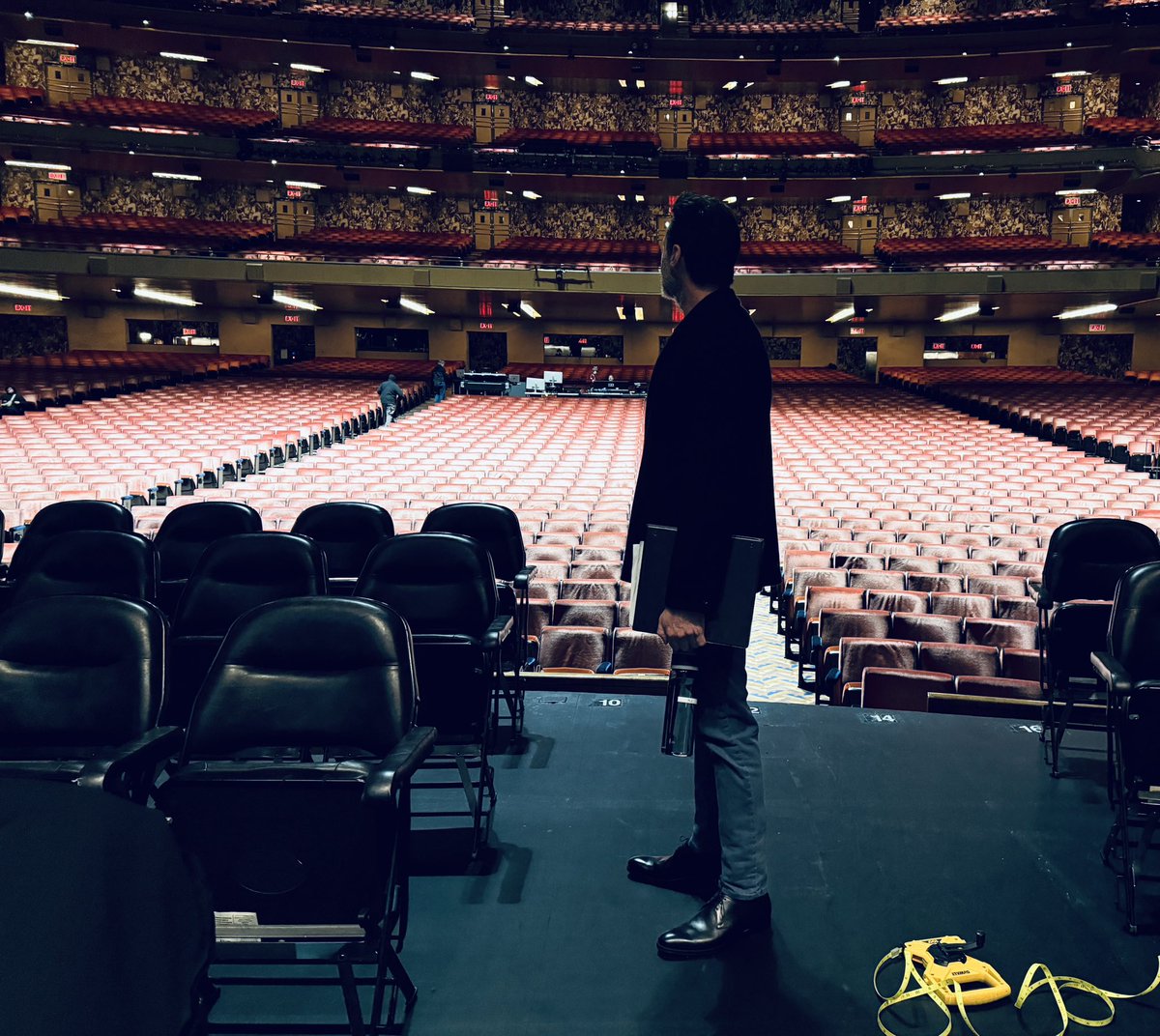 RealHughJackman's tweet photo. Here we go!!! #FROMNEWYORKWITHLOVE @RadioCity #bts #openingnight 🎤 https://t.co/dJw0KoExTC