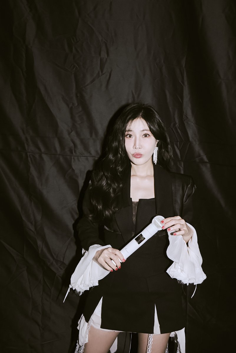 officialDAVICHI's tweet photo. 2025 DAVICHI CONCERT <𝑨 𝑺𝒕𝒊𝒕𝒄𝒉 𝒊𝒏 𝑻𝒊𝒎𝒆>
Behind The Scene Haeri
혹시 여러분도 아직 KSPO DOME이신가요?
가시지 않은 여운을 붙잡고 있을 분들을 위해 명창 여신 해리의 반짝이던 순간들을 공개합니다.
🔗https://t.co/i9Ij8fRWM9
#다비치 #DAVICHI
#AStitchinTime https://t.co/zIwYoGzA0g