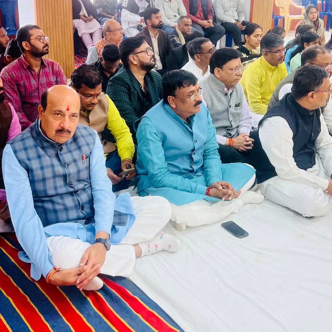 ratneshbjpjbp's tweet photo. अखिल भारतीय विद्यार्थी परिषद महाकौशल प्रान्त के नवनिर्मित कार्यालय के वास्तु पूजन कार्यक्रम में सम्मिलित हुआ। 
वास्तु पूजन कार्यक्रम में श्री Chetas Sukhadia जी (क्षेत्रीय संगठन मंत्री), श्री Vipin Gupta  जी (सह क्षेत्रीय संगठन मंत्री उत्तर प्रदेश), https://t.co/mo6UVxgMRp