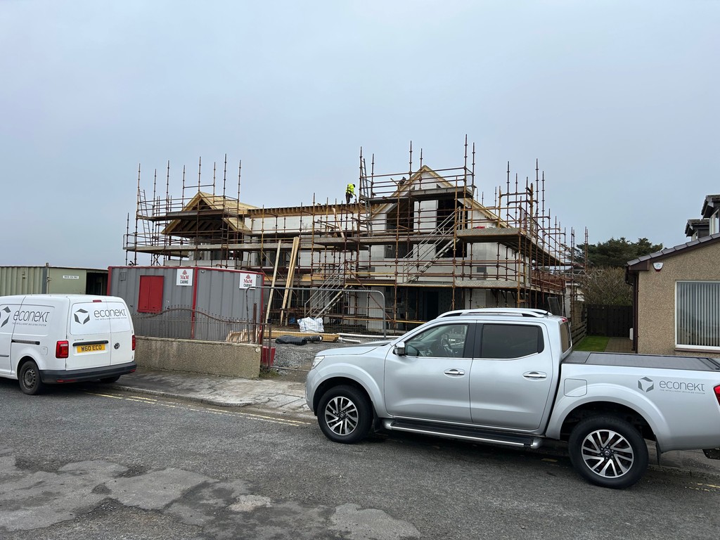 Structural shell works progressing well on this low energy build 🚧⁠
⁠
The site team have been working hard to get the structure ready for window fitting, along with the roof and external finishes 🏠️⁠
⁠
Get in touch today ⬇️⁠
⁠
💻: econekt.co.uk