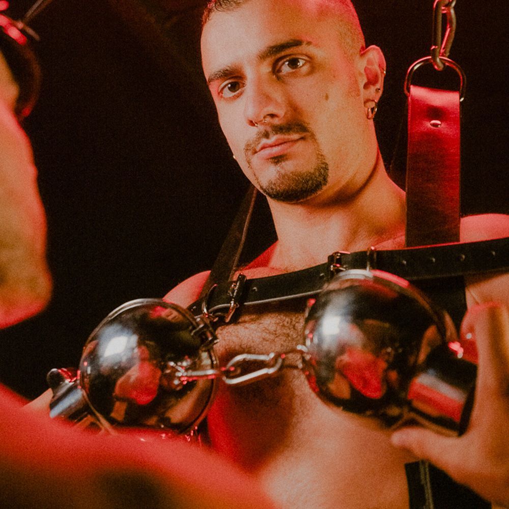 fettersUK's tweet photo. Rigid and cold, check out our collection of steel restrains including the sexy stainless steel ball mitts -> https://t.co/Cb1DpXnMV6 #fetters #bondage #gaybondage #steelrestraints #restraints #gaykink #kink https://t.co/z0uNWE0yP4