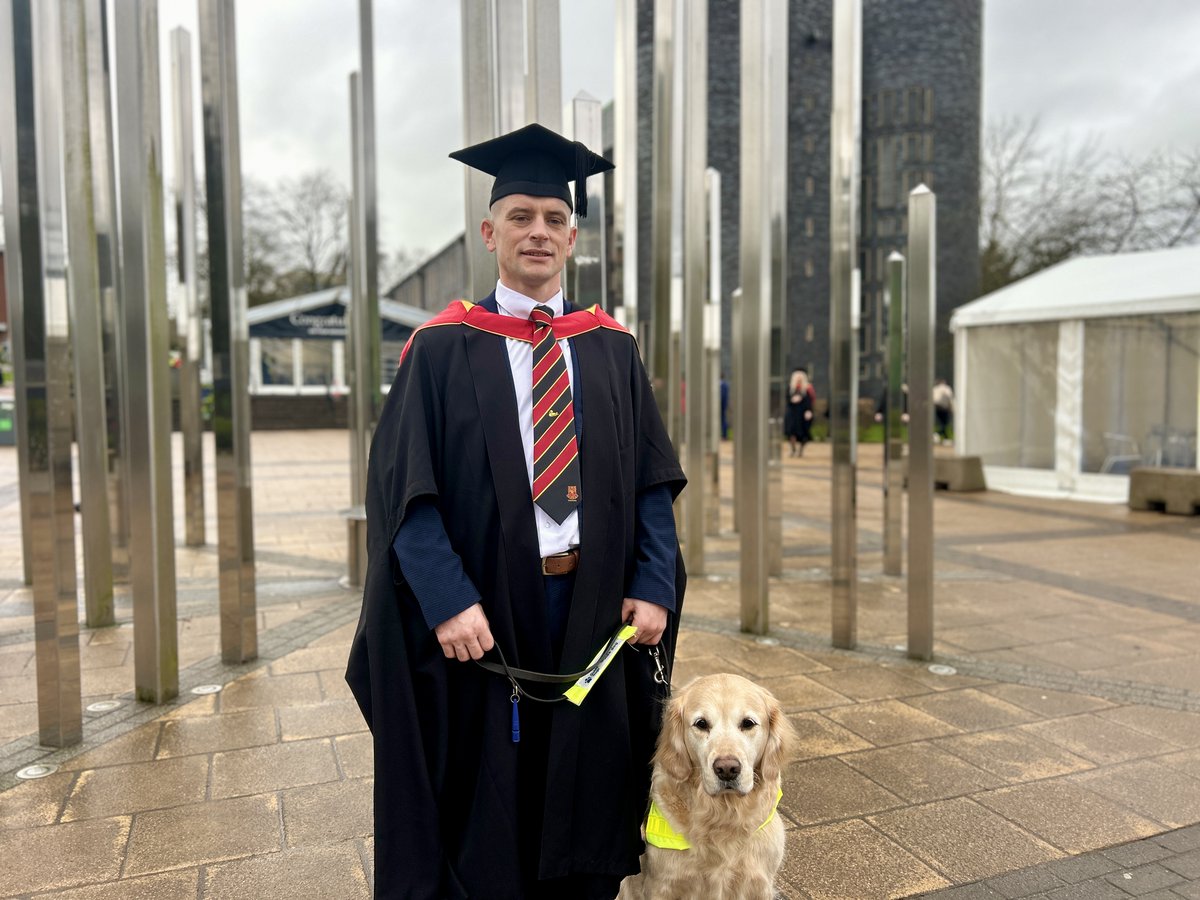At 30, dairy farmer Scott Bailey lost his eyesight and rebuilt his life. Now 36, Scott and his guide dog Milo have graduated from Keele with a Master’s in Counselling. He’s helping others while training for the 2028 Paralympics in Judo.
 
Read more ➡️ keele.ac.uk/about/news/202…