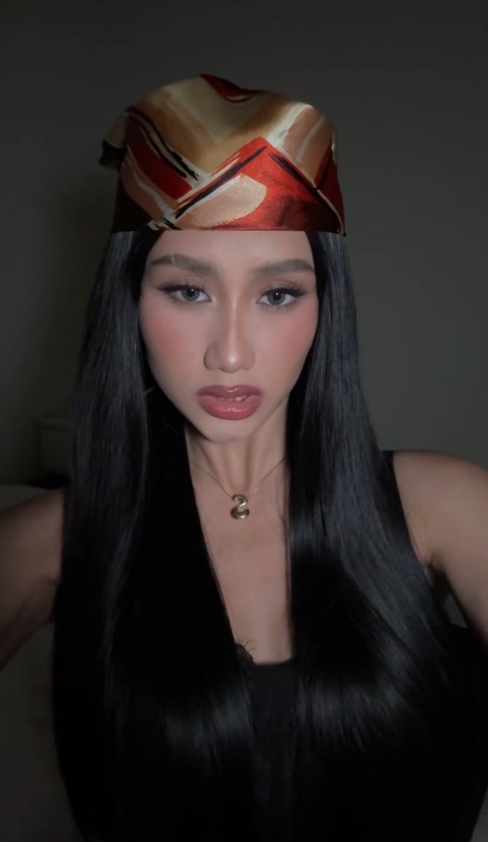 luvforsheena's tweet photo. SHEENA LET ME BREATHE OMG https://t.co/7x3xBnZDvg