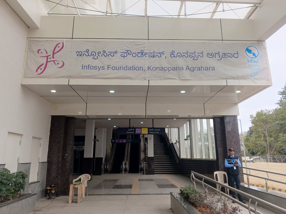 ecitycredence's tweet photo. The Infosys Foundation Konappana Agrahara Metro Station on Namma Metro's Yellow Line will bring faster, more convenient travel options to Electronic City and beyond. 🚇✨ Get ready for a new era of commuting! #BengaluruMetro #YellowLine #FutureOfCommute #KonappanaAgrahara https://t.co/1R1TTKbHfN