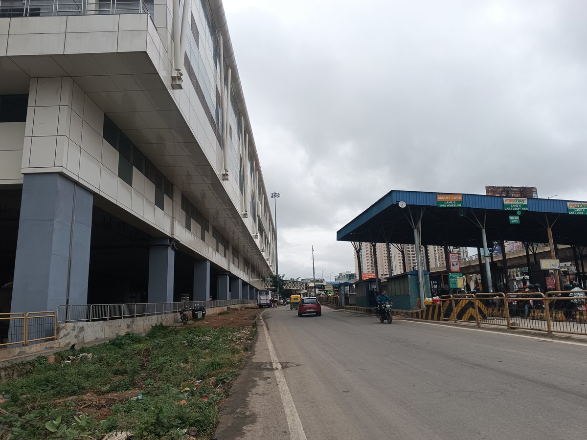 ecitycredence's tweet photo. The Infosys Foundation Konappana Agrahara Metro Station on Namma Metro's Yellow Line will bring faster, more convenient travel options to Electronic City and beyond. 🚇✨ Get ready for a new era of commuting! #BengaluruMetro #YellowLine #FutureOfCommute #KonappanaAgrahara https://t.co/1R1TTKbHfN