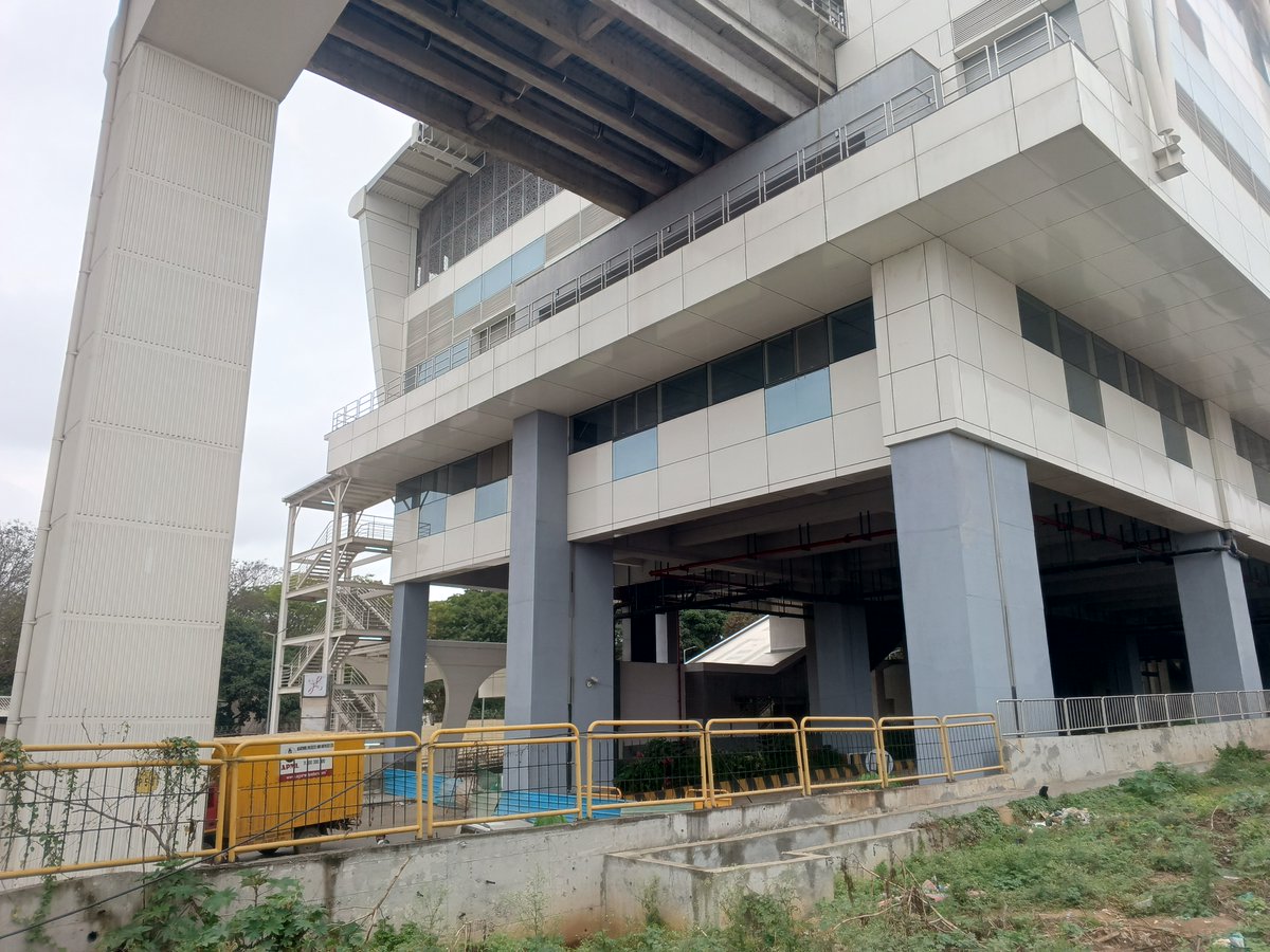 ecitycredence's tweet photo. The Infosys Foundation Konappana Agrahara Metro Station on Namma Metro's Yellow Line will bring faster, more convenient travel options to Electronic City and beyond. 🚇✨ Get ready for a new era of commuting! #BengaluruMetro #YellowLine #FutureOfCommute #KonappanaAgrahara https://t.co/1R1TTKbHfN