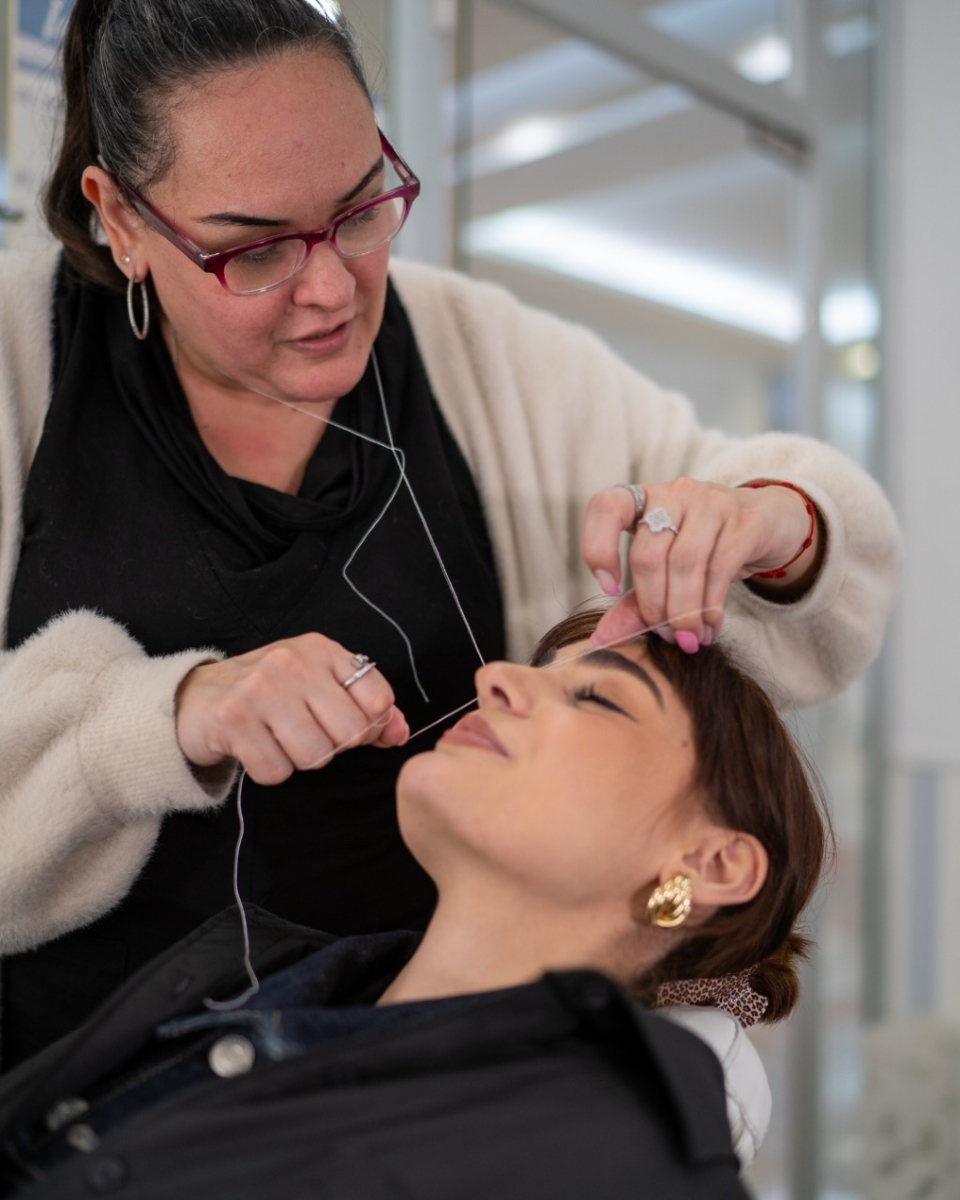 Logra las cejas ideales en nuestro centro comercial 🤩  

En @locurademanicura te ayudamos a darles el toque perfecto que siempre deseaste. 🙌✨
¡Pide tu cita! Te esperamos en 📍 Planta 0 - Hipermercado y servicios

#espaciotorrelodones #belleza #depilacioncejas