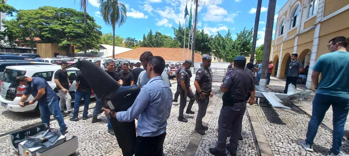 EagleNXT's tweet image. Excited to support the launch of São Paulo State Military Police's Drone Policing Program with our eBee VISION #UAVs! This initiative enhances #policeoperations with advanced intelligence tools for greater efficiency and #publicsafety.

Explore the drone: hubs.ly/Q032rHxg0
