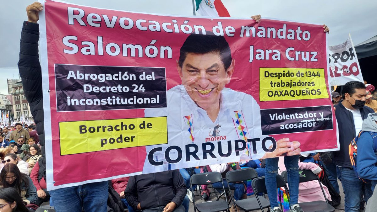 LagarrapataS22's tweet photo. Dicen los que saben que el Gdor. @salomonj ordeno un fuerte dispositivo de seguridad durante la visita de la presidenta @Claudiashein para evitar que que aparezcan lonas de trabajadores despedidos del @GobOax y del área de la  salud en Oaxaca, luego del desastroso  papel https://t.co/fVgaGRiD4j