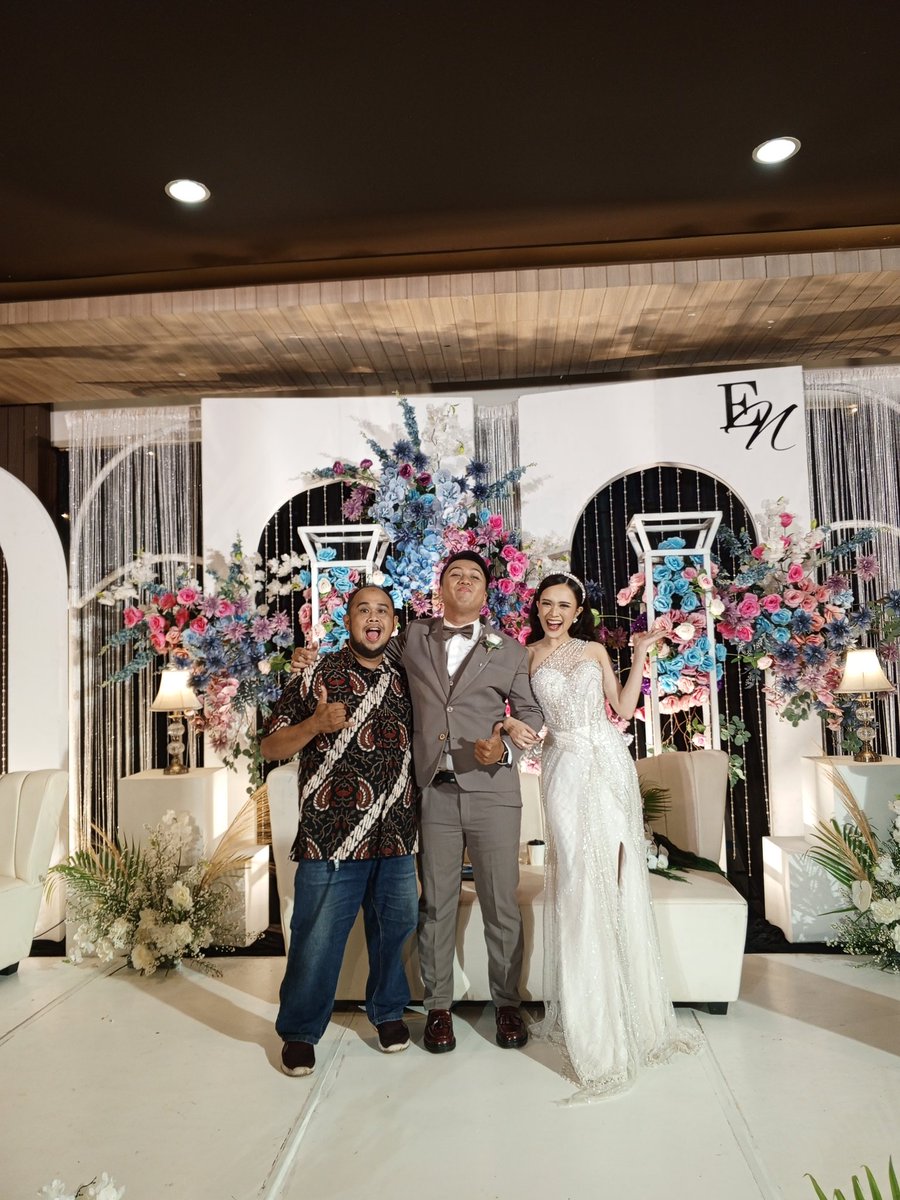 Selamat atas pernikahan kak <a href="/ebenhasian1/">ebenhasian</a> &amp; Istri, admin pertama akun <a href="/CISCsukabumi/">CISC Sukabumi</a>. Semoga Tuhan mencurahkan berkat-Nya yang berlimpah kepada kalian berdua di hari pernikahan ini, Dengan kasih karunia Tuhan, semoga kalian berdua selalu menjadi pasangan yang bahagia. amin