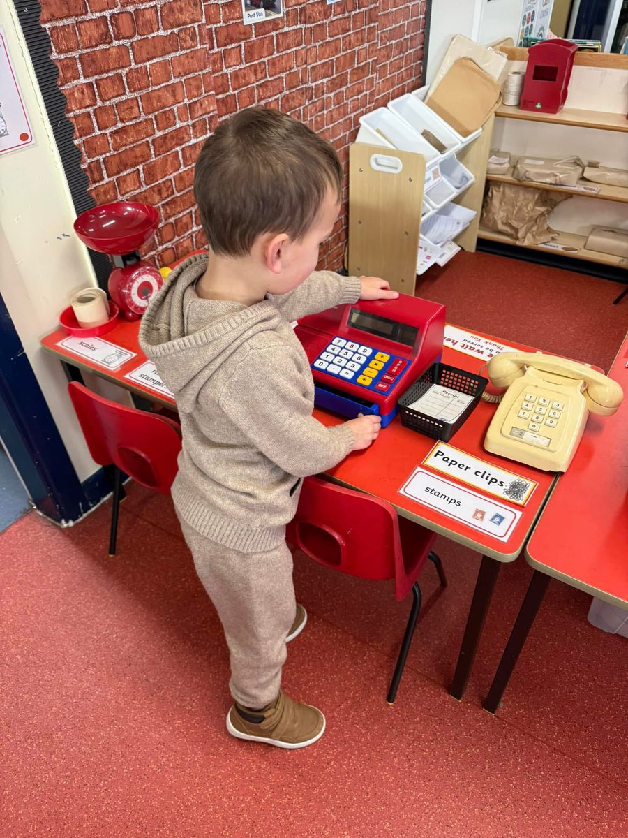 As a family owned business, it’s time to teach Edward the ropes. 

#connectingwigan #wigansmallbusiness #wiganbusiness #wigan #standish #shoplocalstandish <a href="/top/">top</a> fans