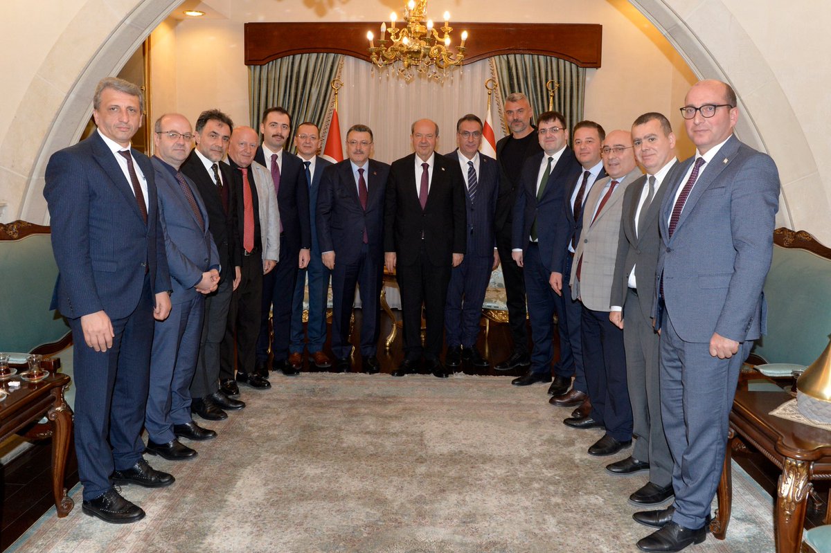 Cumhurbaşkanı <a href="/ErsinrTatar/">Ersin Tatar</a>, Kıbrıs Türk Barış Kupası’nın 50. yılı dolayısıyla adamıza Trabzon’dan gelen vali yardımcıları ve Trabzon Büyükşehir Belediye Başkanından oluşan heyeti kabul etti 

kktcb.org/tr/cumhurbaska…