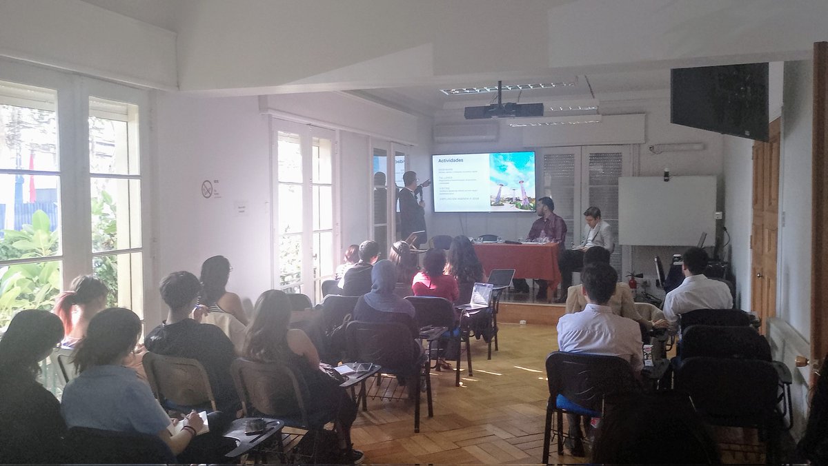 Cerrando la 1era versión del curso sobre el Sudeste Asiático co-organizado por el <a href="/ieiuchile/">IEI U. Chile</a> y el secretariado de <a href="/ASEAN/">ASEAN</a>. Agradecemos la participación de Pablo Urria <a href="/subrei_chile/">Subsec. de Relaciones Económicas Internacionales</a>, Embajadora de Filipinas Celeste Vinzon y el prof. <a href="/fsossdorfg/">Fernando Sossdorf</a> por participar en el panel final.