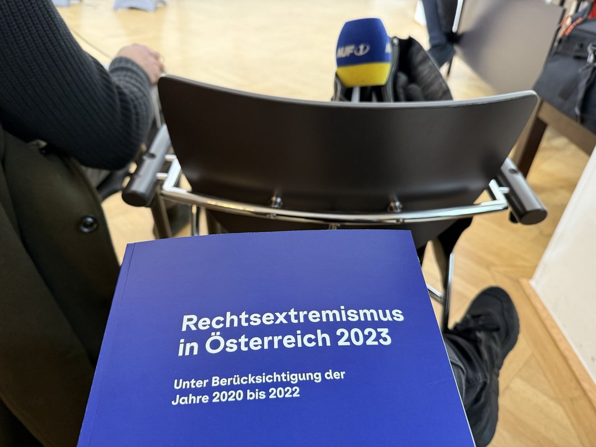 Markus Sulzbacher (@msulzbacher) on Twitter photo Gerade wurde der Rechtsextremismusbericht des <a href="/doew_at/">Dokumentationsarchiv</a> vorgestellt. Steht hier zum Download: doew.at/neues/doew-pra… Gerade wurde der Rechtsextremismusbericht des <a href="/doew_at/">Dokumentationsarchiv</a> vorgestellt. Steht hier zum Download: doew.at/neues/doew-pra…
