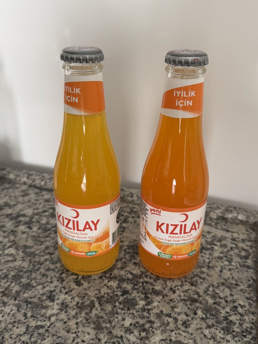 ecrin_kara's tweet photo. Aynı paketin içinden farklı tonlarda içecek çıkması sizce normal mi ? 
İlginize şimdiden teşekkürler…
@kizilay_icecek https://t.co/yNOSoy3QPD
