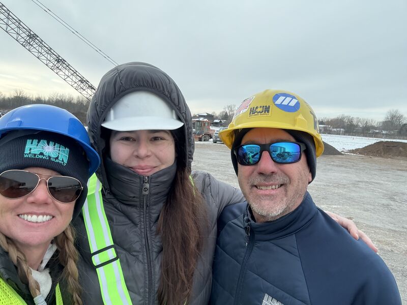 TheHaunEdge's tweet photo. A “little” cold can’t keep this Bulk Team from providing our customers with new and exciting solutions. Let us come design your future!
#haunspecialtygases #haunweldingsupply #haunweldingsupplyandspecialtygases #bulkgases #bulkgassolutions #microbulk
📸: Cat Lynch Kudarauskas https://t.co/CeBV5q5h6E