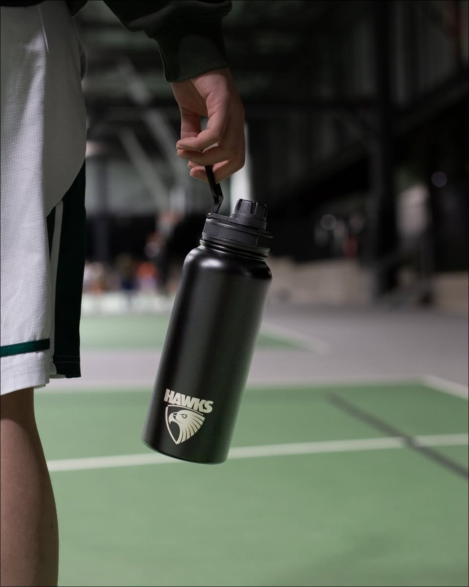 Stay hydrated and conquer the game with our 960ml sports essential drink bottles! 💪🏉