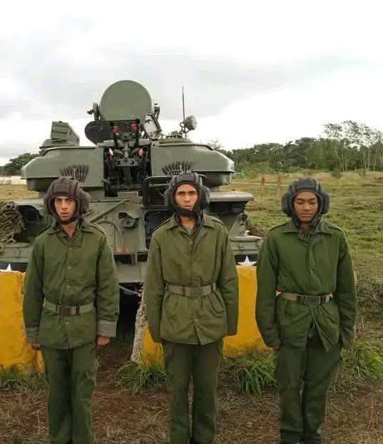 Volodia Perez de la Caridá, MarxLenin Ángulo Pardo y Ivanovich Chapman Agüero
Listos para la defensa de Jagüeygradov 🫡