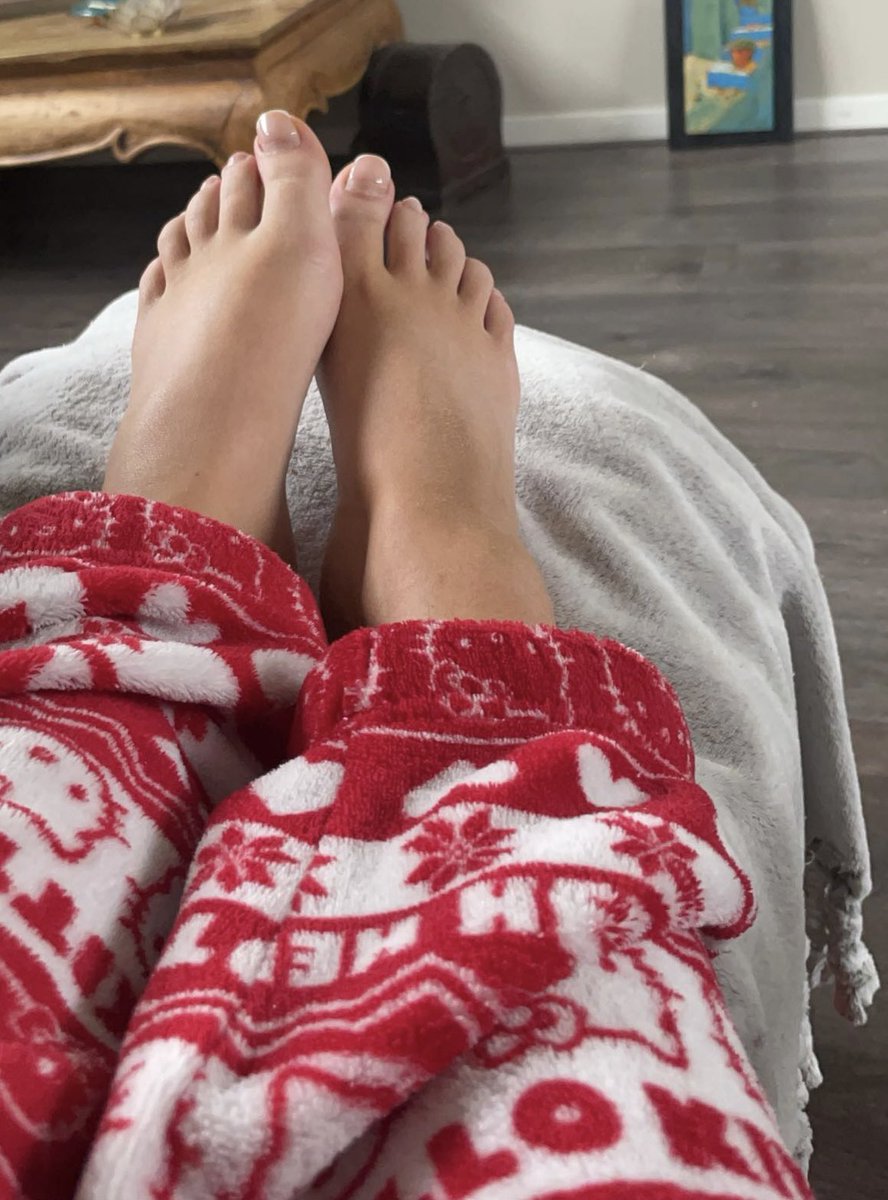 goddessxtamaraa's tweet photo. Welke lelijke slaaf betaald weer voor m’n pedicure? Mooie voetjes moeten onderhouden worden 😉🐽

findom cashpig cashslave tikkieslaaf humanatm findomnl findombe geldslaaf cashcow https://t.co/3DxsyX15gA