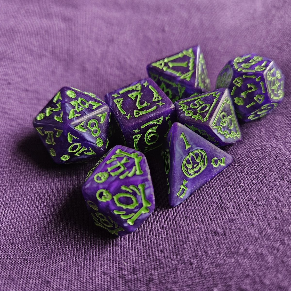 🎲🎃NEW STOCK🎃🎲

Funky pearlised dice with halloweeny graphics available in limited quantity

tabletoptinkering.com

#smallbusiness #ttrpg #dicegoblin #dice #dnd #giftidea #dungeonsanddragons
