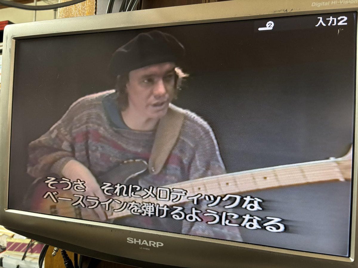 NowhytE's tweet photo. ジャコパストリアス唯一の教則ビデオ日本語字幕付きようやく手に入れたぞ..
今からダビングしてMP4データ化する.. https://t.co/Wjdi3bmUWN