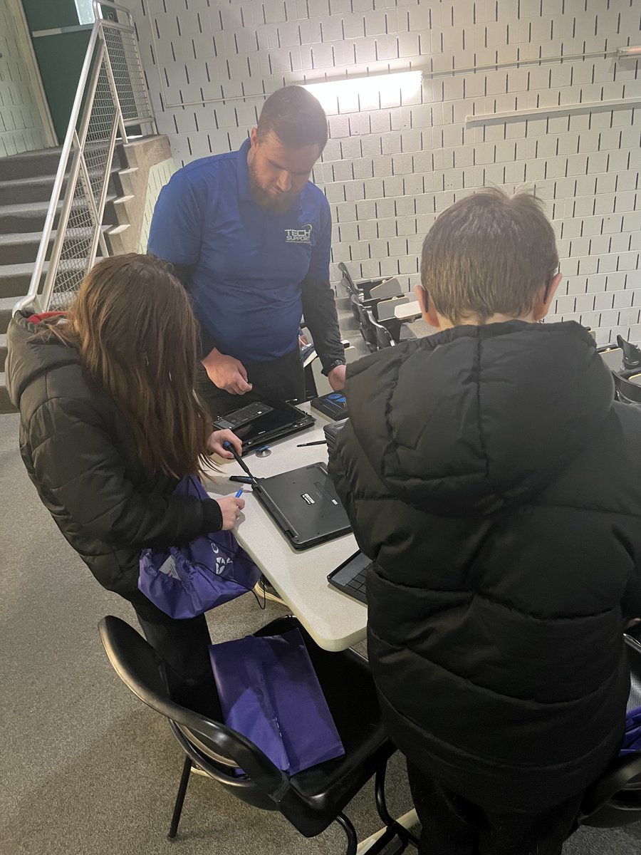 SouthCentralRIC's tweet photo. #SCRIC field service techs had an amazing time @sunybroome's SPARK Career Exploration Fair on Wednesday! 🎉 They connected with 1,000+ students, sparking interest in careers across #STEM, #healthcare, #trades &amp; more. #ContinuousLearning #CareerExploration #FutureTechs #SPARKFair https://t.co/QX5GVLh7l7