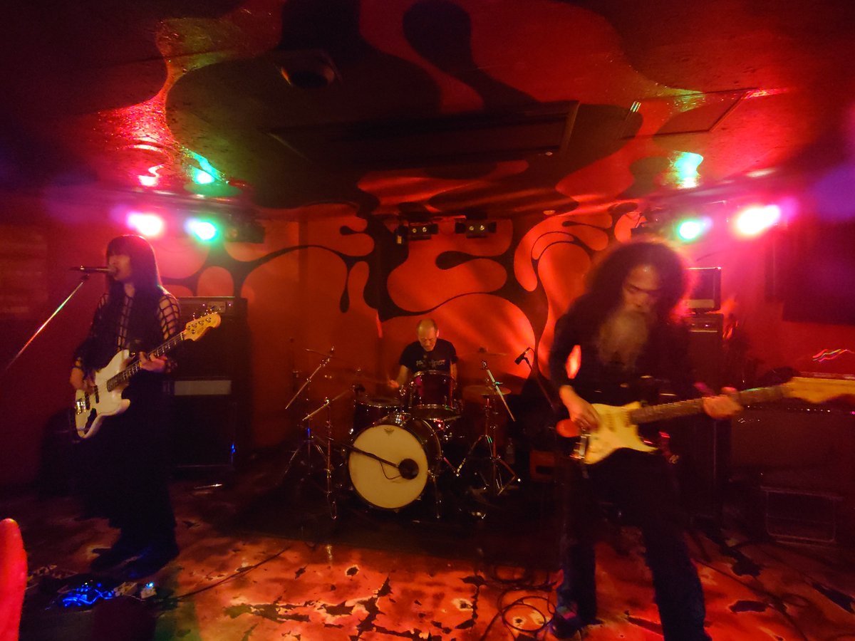 nakaken123123's tweet photo. 東高円寺U.F.O. CLUBでの
『UFOCLUB 29周年記念 "FREAK SMILE vol.9"』終了。
Mainlinerもiglooも凄いライブの最高2マン😆最高のライブイベントでした👏👏👏
#Mainliner
#igloo https://t.co/OPxh5DTbGJ