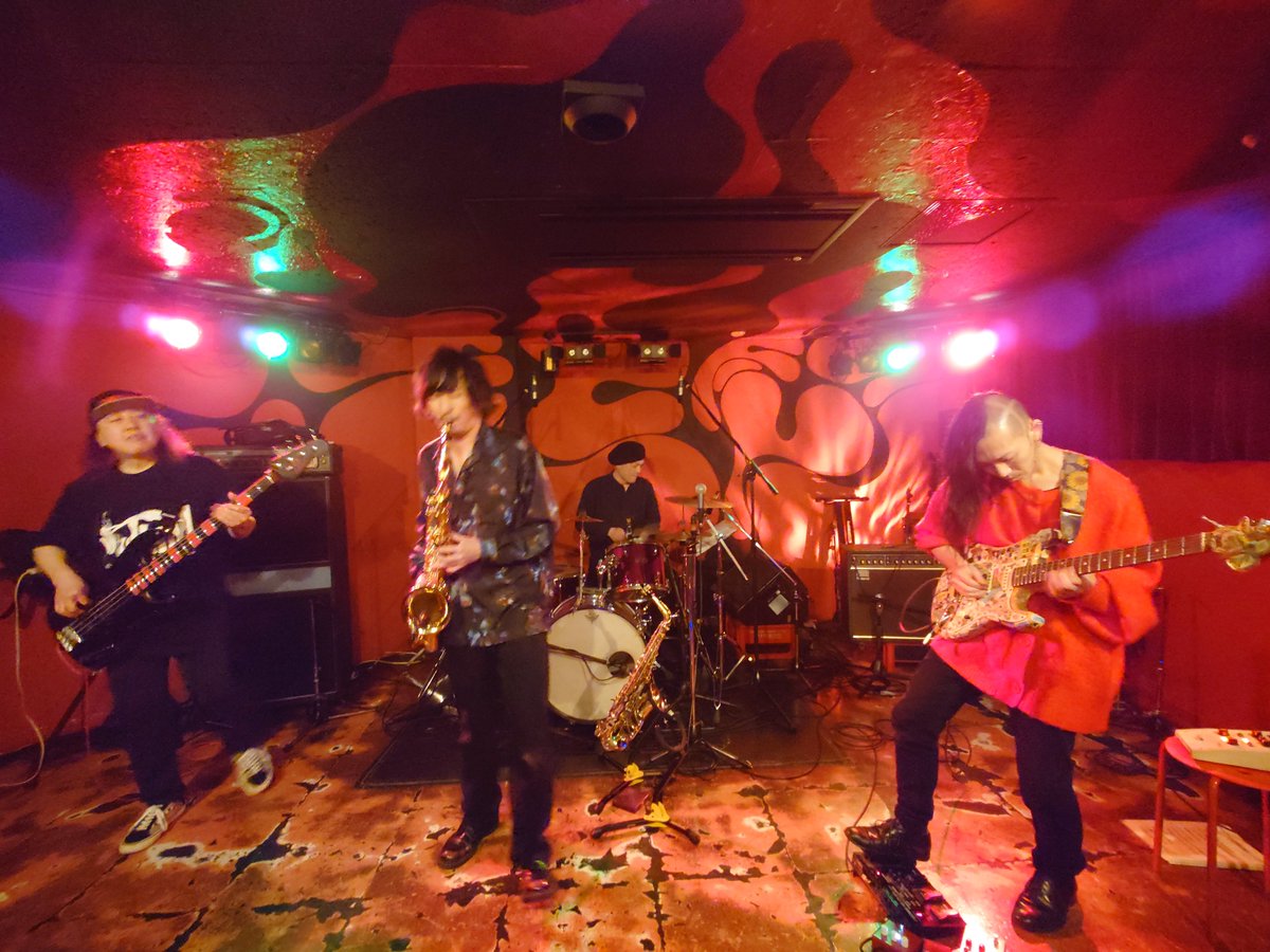 nakaken123123's tweet photo. 東高円寺U.F.O. CLUBでの
『UFOCLUB 29周年記念 "FREAK SMILE vol.9"』終了。
Mainlinerもiglooも凄いライブの最高2マン😆最高のライブイベントでした👏👏👏
#Mainliner
#igloo https://t.co/OPxh5DTbGJ