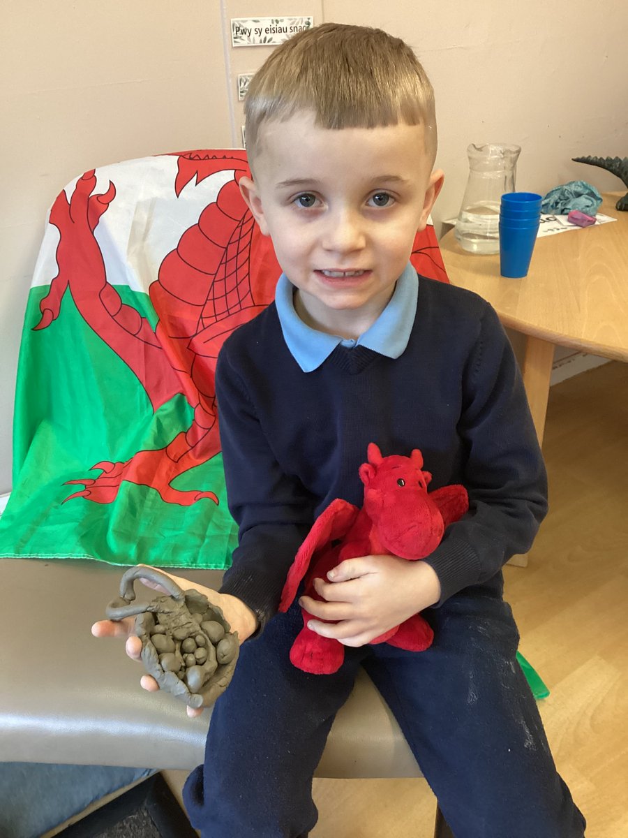 Dydd Sante Dwywen Hapus Pawb! We have had a bendigedig time finding out more about this special 'love day' for Wales! #cymru