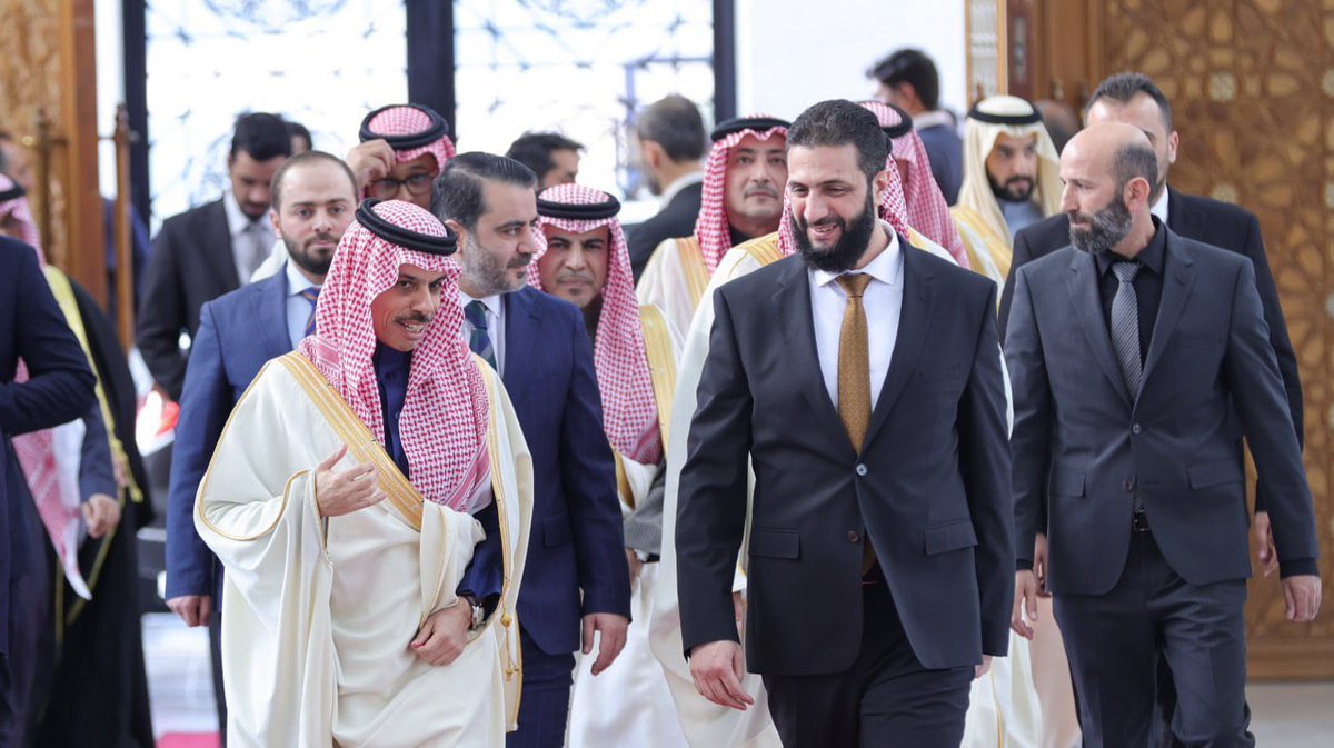 KSAMBS101's tweet photo. الشام شامنا لو الزمن ضامنا . 

#وزير_الخارجية_السعودي #دمشق 💚 https://t.co/2LGvZHqzMd