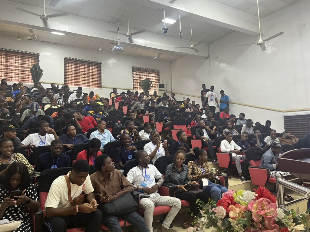 Big_simonnn's tweet photo. Still pushing 🔥

Live event 🔥🔥@socscuniport pushing all necessary boundaries Sui to the world 🌎 https://t.co/JeKkTnFWaB
