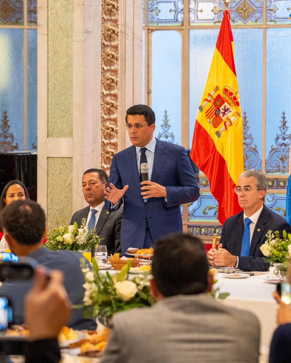 Ministro <a href="/DavidColladoM/">David Collado</a> calificó exitosa la participación de RD en <a href="/fitur_madrid/">FITUR</a> donde cerró con inversiones de US$6,750 millones . <a href="/TurismoRD/">Ministerio de Turismo RD</a> <a href="/luisabinader/">Luis Abinader</a> <a href="/HomeroFigueroaG/">Homero Figueroa</a> <a href="/david_llibre/">David Llibre</a> <a href="/AsonahoresRD/">Asonahores</a> <a href="/HectorPorcella/">Héctor Porcella</a> <a href="/FrankERainieri/">Frank Elias Rainieri</a>