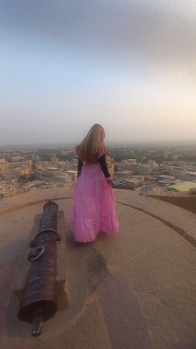 ash4intelways's tweet photo. #Ghoda kije #kaath ka, #pind kije Pashan ,#bakhtar kije #lohe ka, tab #Dekho #Jaisan "#canons to Right of them..."The #charge of the #light #Brigade " #sonarkilla #Road #journey from #himalayas to #thar #desert #Golden #Jaisalmer #thartales #travel n #fairytale #living #Gadisarlake2025 #IncredibleRajasthan #Rajasthan #India