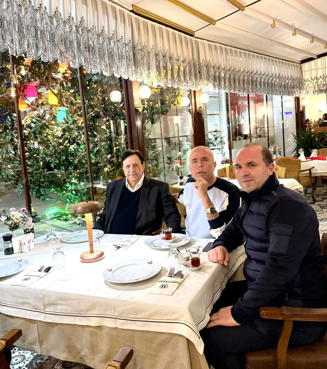 tunatan54's tweet photo. Fotomaç gazetesi ve ASpor yorumcusu sevgili dostum Savaş ÇORLU ve Enver TOÇOĞLU’nun ziyaretlerine teşekkür ediyorum.
Güzel sıcak  hoş sohbetle geçen güzel anlar…

@savascorlu https://t.co/LnQ59F34BK