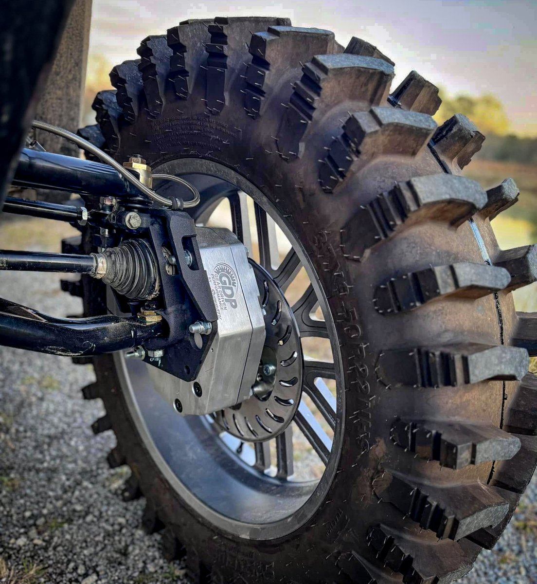 superatvtweet's tweet photo. 🔥 #SouthernMuddMotorsports knows their way around a #PolarisRanger and this one has it all. Complete with #SuperATV suspension Offset Front & Rear A-arms with @kellerperformanceproducts Ball Joints, an SATV 6" GDP portal gear lift kit with 45% #GearReduction, and a #DepthFinder Snorkel Kit! 💪⚙