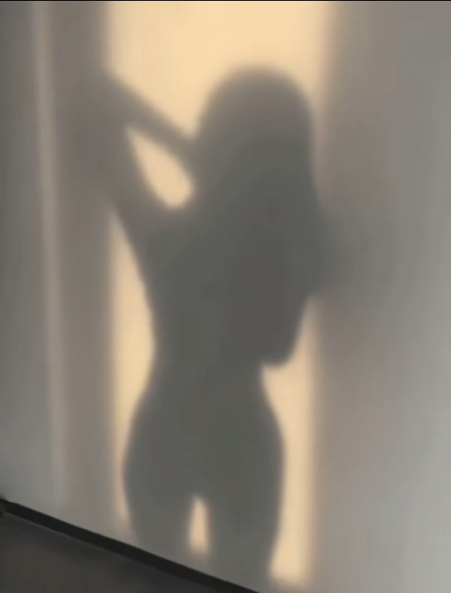 嘿嘿好像也看不出来裸着😋