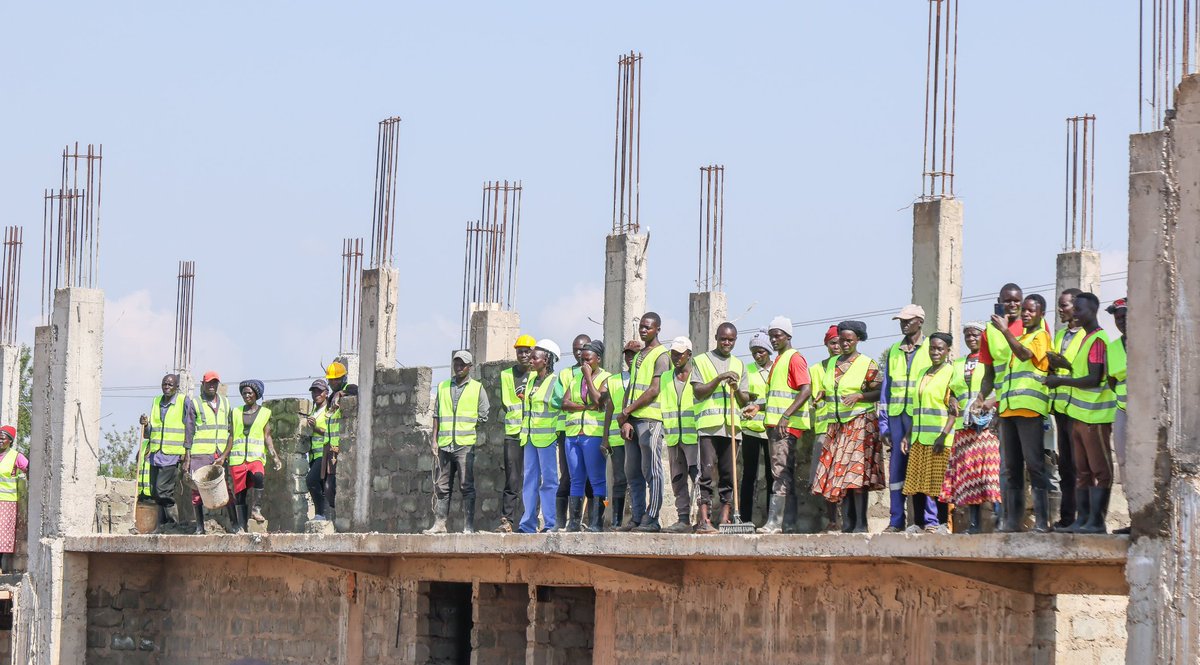 Ireenah_'s tweet photo. Affordable housing projects inspected by H.E. Ruto in Kakamega showcase the government’s commitment to accessible, quality homes.

This initiative provides both shelter and jobs, uplifting local communities.

Western Kenya Empowered 
#MulembeDevelopmentTour https://t.co/EH1AjY92x8