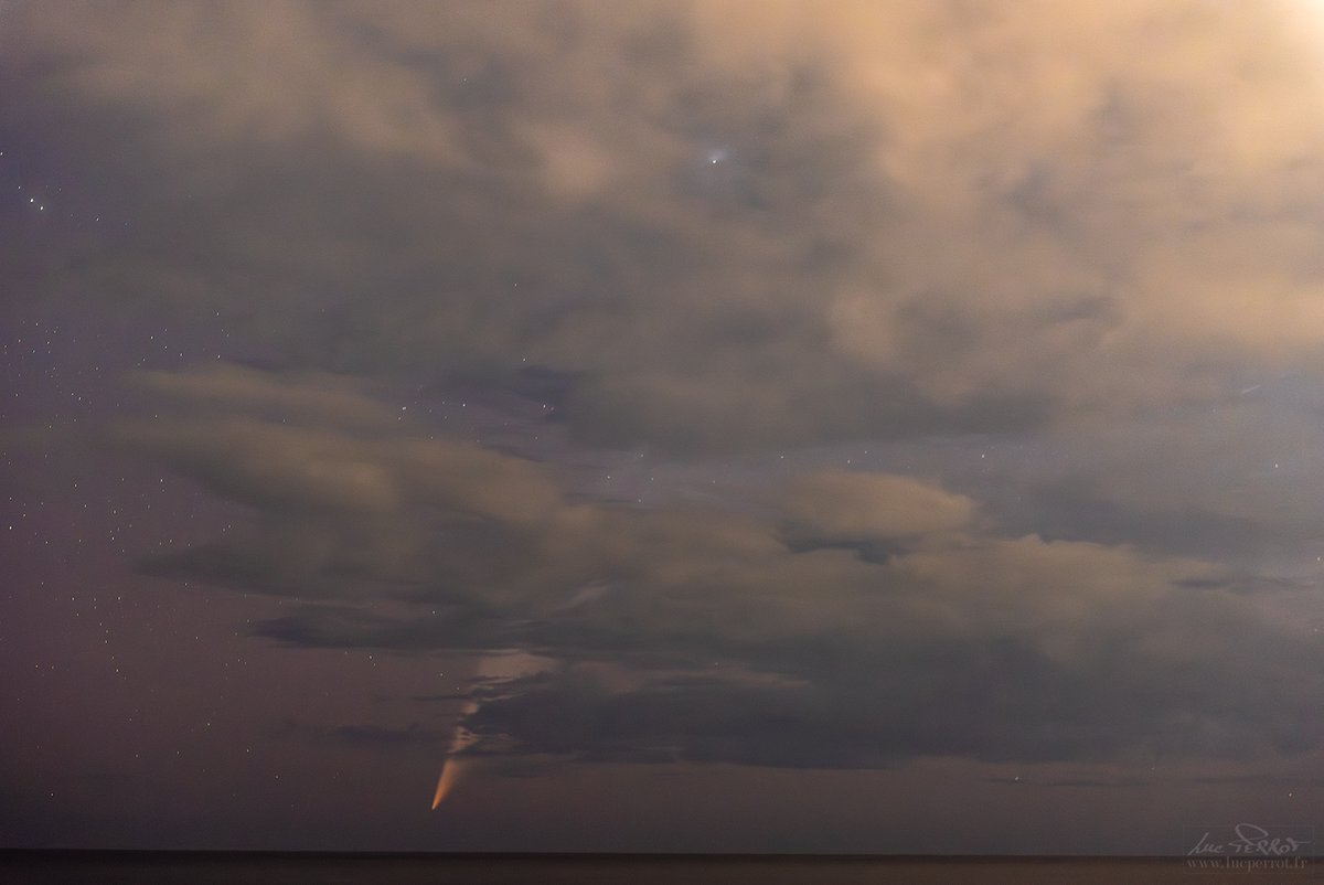 Comète C/2024 G3 – ATLAS

Récolte du soir (23/01/2025). C'est ce qui s'appelle être au mauvais endroit au bon moment.
Elle reste tout de même impressionnante !