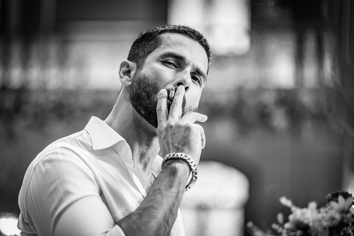 shahidkapoor's tweet photo. This post is injurious to health. #DEVA https://t.co/prx1ksxXzY