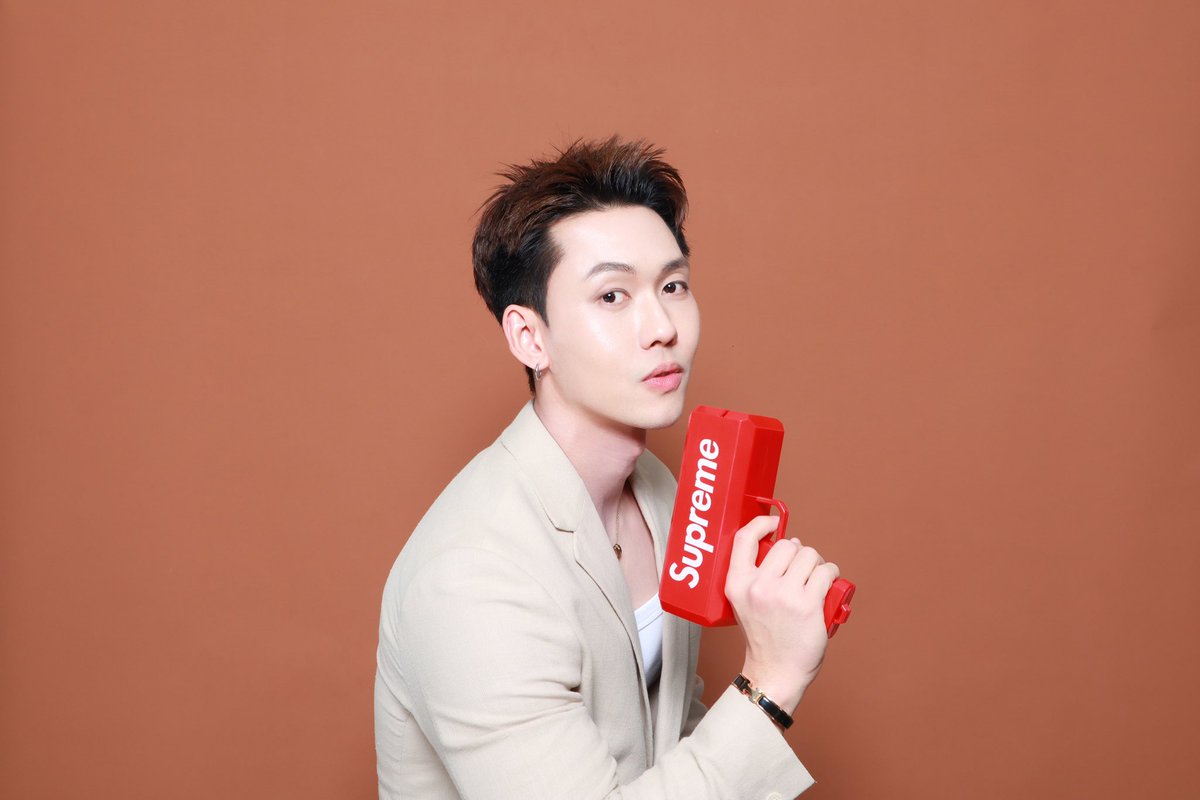 pakin_phum's tweet photo. จงใช้ชีวิตแบบมีสติ ตอน��ี้มีชีวิตแล้ว เหลือสติ!! 🙃 https://t.co/ahm5Xdokmp