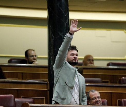 AlainGo65111105's tweet photo. @gabrielrufian No veo un solo taxi cerca, siguiendo tu lógica supongo ya podemos decir que eres un nazi de mierda. https://t.co/AYfXXHaC4l
